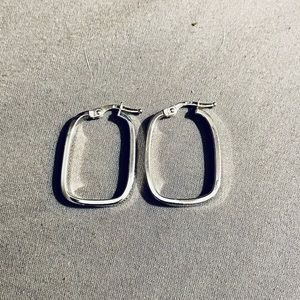 White gold Earrings square with rounded edges
